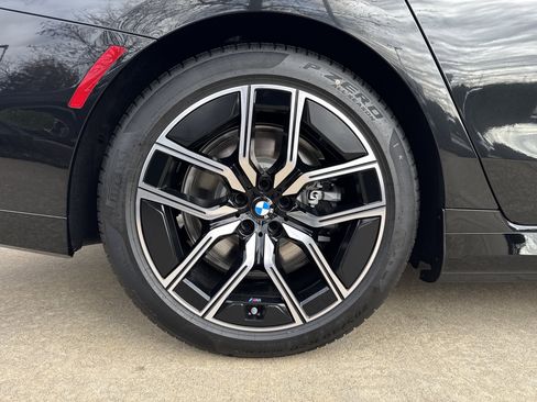 New 2026 BMW 750e xDrive image 28