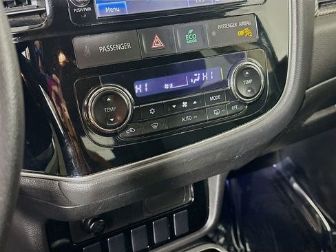 Used 2018 Mitsubishi Outlander ES image 19