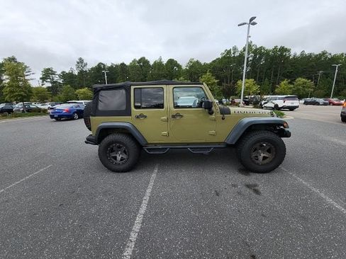 Used 2013 Jeep Wrangler Unlimited Rubicon AWD/4WD image 14