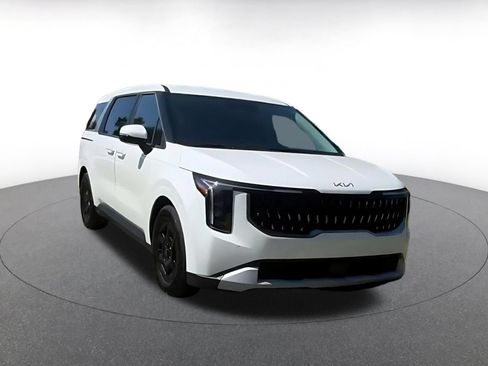 Used 2026 Kia Carnival FWD image 2