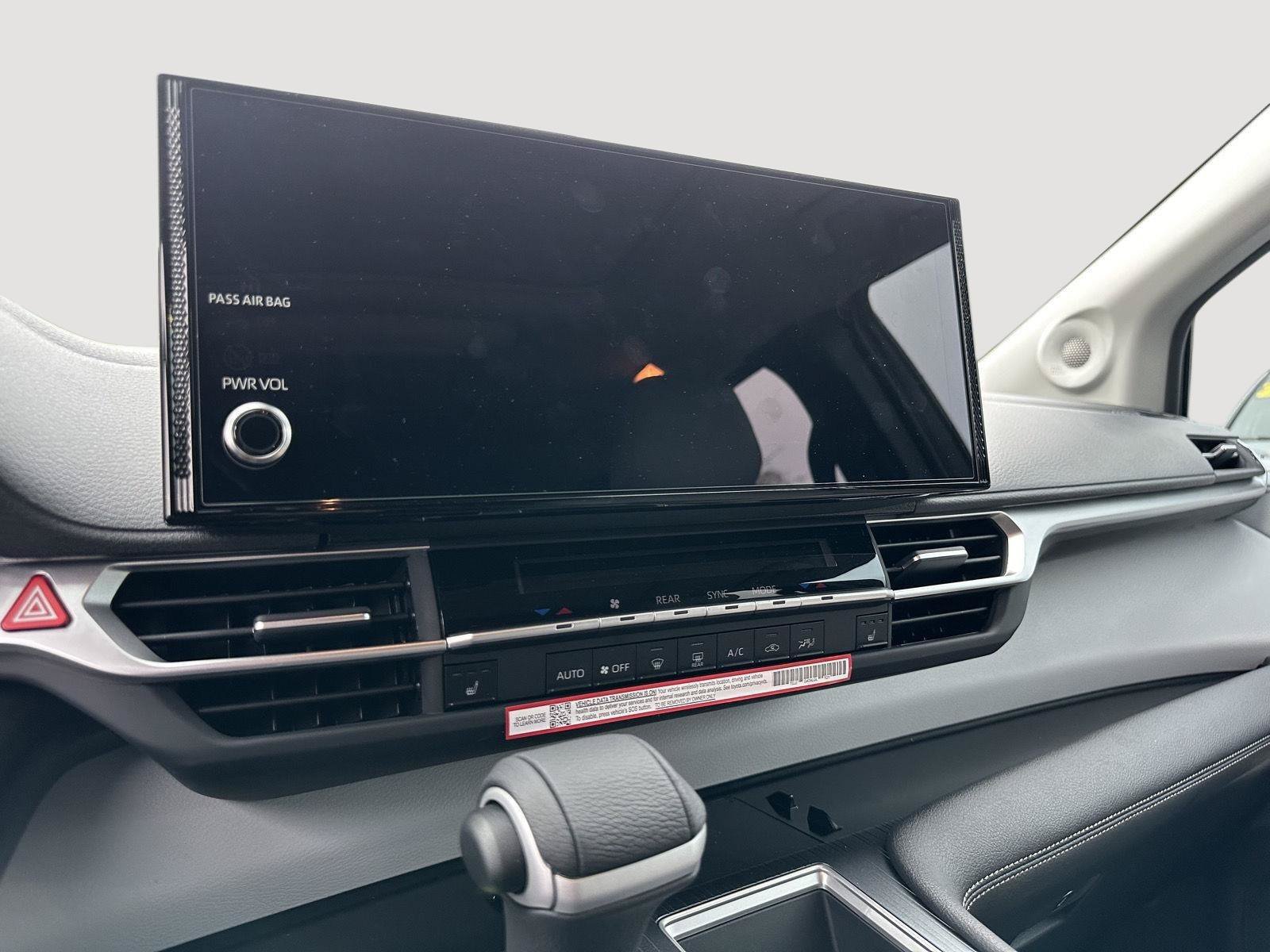 Used 2026 Toyota Sienna XLE FWD image 12