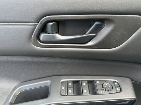 New 2025 Nissan Pathfinder SV w/ Black Appearance Package image 8