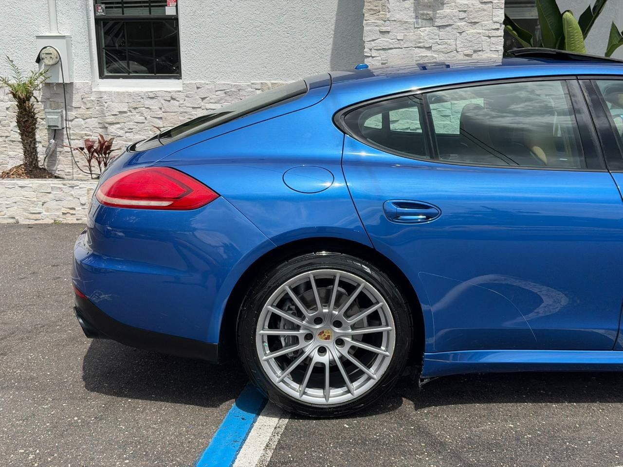 Used 2015 Porsche Panamera 4 AWD/4WD image 17