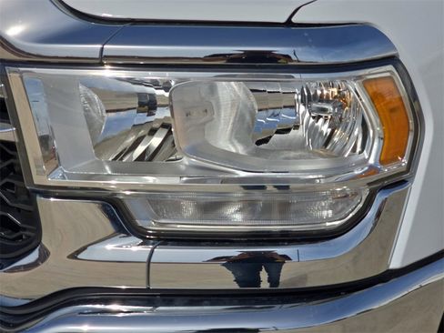 Used 2024 RAM 3500 Tradesman w/ Chrome Appearance Group image 29