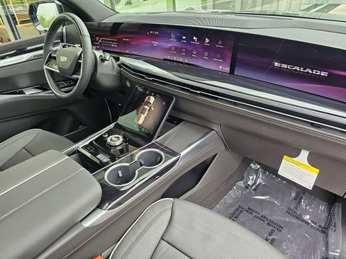 New 2026 Cadillac Escalade ESV Sport w/ Touring Package AWD/4WD image 10
