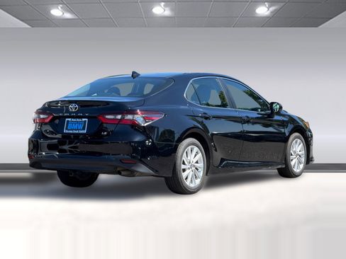 Used 2022 Toyota Camry LE FWD image 9