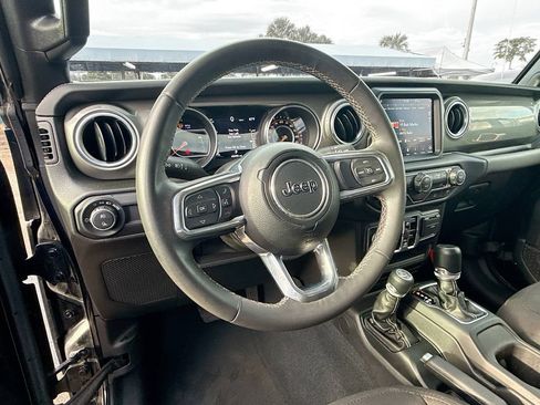 Used 2023 Jeep Gladiator Overland AWD/4WD image 12