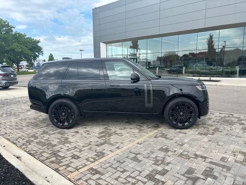 Used 2025 Land Rover Range Rover SE AWD/4WD image 6
