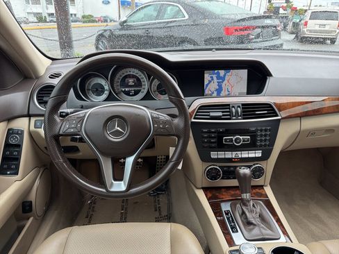 Used 2013 Mercedes-Benz C 250 Sedan image 29
