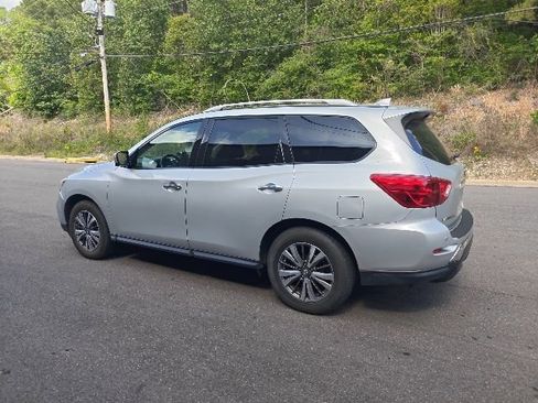 Used 2019 Nissan Pathfinder SL image 4