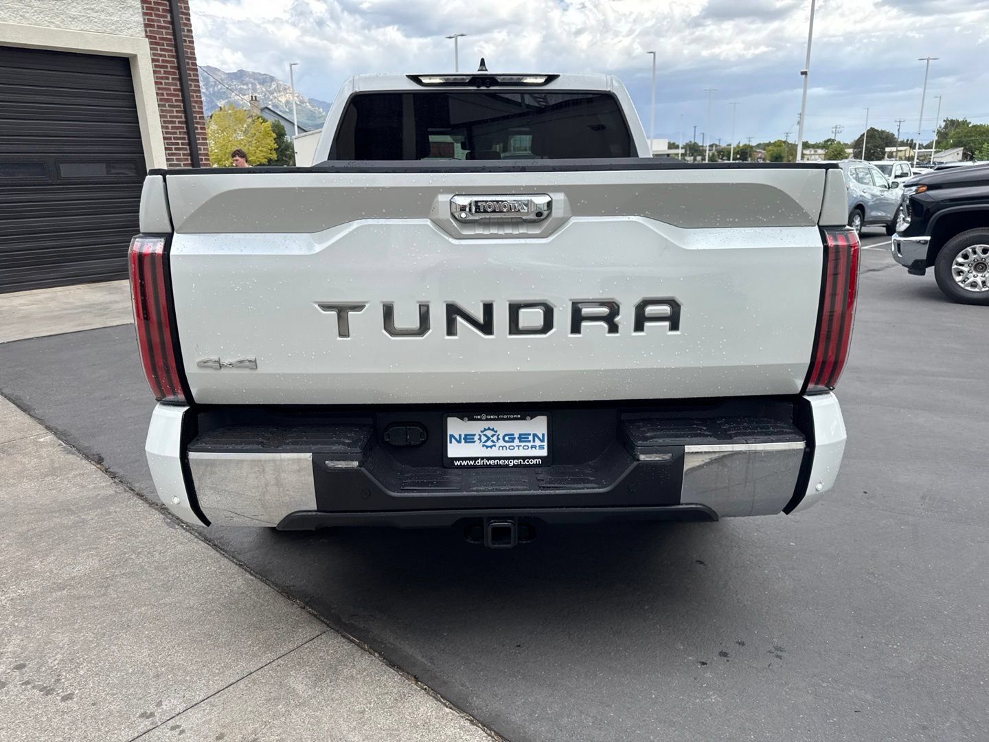 Used 2024 Toyota Tundra Limited w/ TRD Off-Road Package AWD/4WD image 7