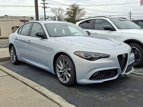 New 2025 Alfa Romeo Giulia AWD image 3