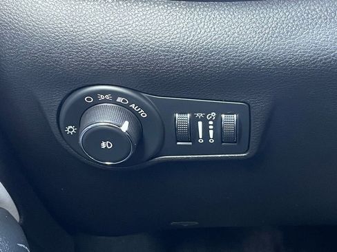 Used 2023 Jeep Compass Limited image 23