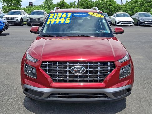 Used 2023 Hyundai Venue SEL FWD image 2
