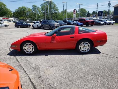 Used 1994 Chevrolet Corvette Coupe RWD image 5
