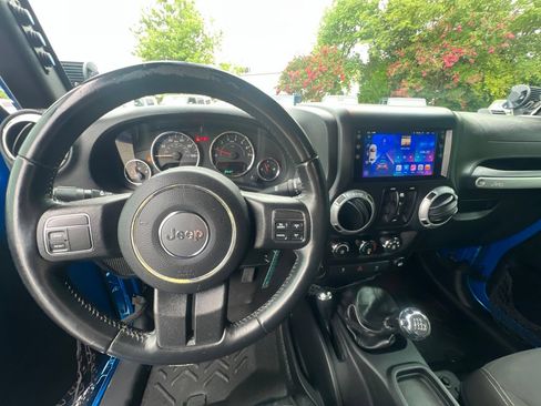 Used 2016 Jeep Wrangler Unlimited Rubicon AWD/4WD image 27