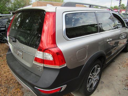 Used 2015 Volvo XC70 T6 image 5
