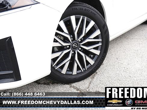 Used 2025 Nissan Altima 2.5 SV FWD image 42