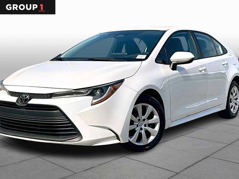 Used 2023 Toyota Corolla LE image 1