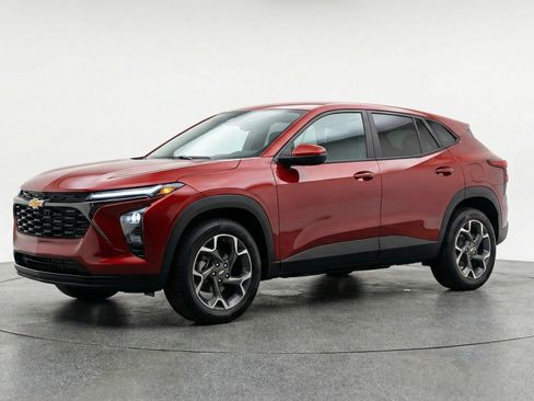 Used 2025 Chevrolet Trax LT FWD image 3