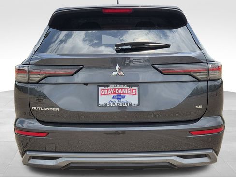 Used 2025 Mitsubishi Outlander SE FWD image 8
