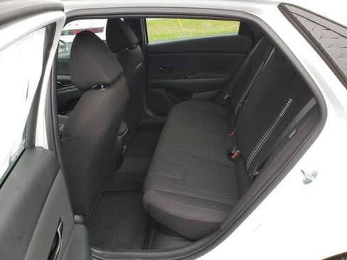 New 2025 Hyundai Elantra SEL image 10