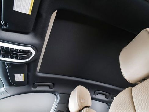 Certified 2025 Porsche Macan image 26