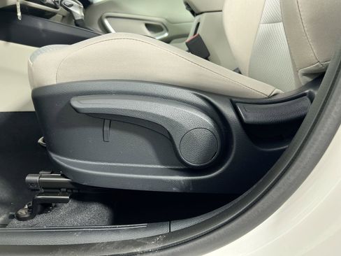 Used 2025 Kia Soul LX w/ LX Technology Package FWD image 14