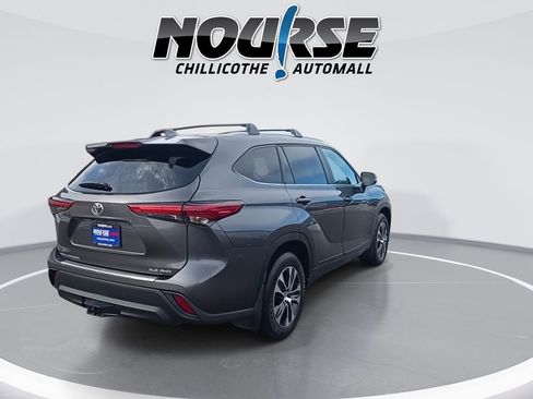 Used 2023 Toyota Highlander XLE image 8