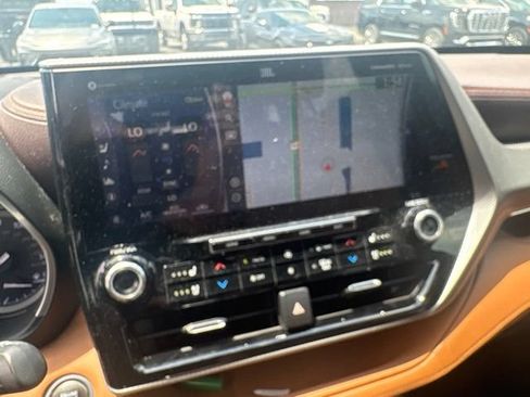 Used 2020 Toyota Highlander Platinum AWD/4WD image 13