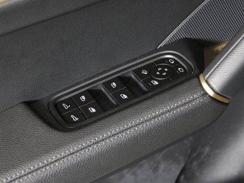 Used 2024 Porsche Cayenne S image 15