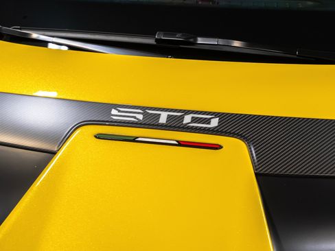 Used 2022 Lamborghini Huracan STO RWD image 17
