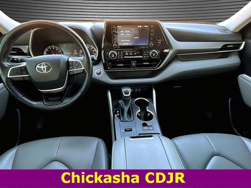 Used 2022 Toyota Highlander XLE image 7