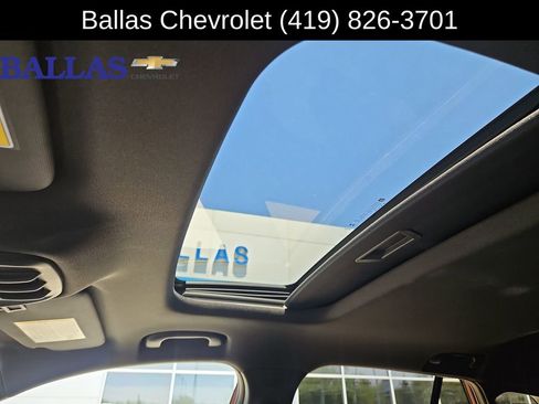 Certified 2024 Chevrolet Trax RS w/ Sunroof Package FWD image 19