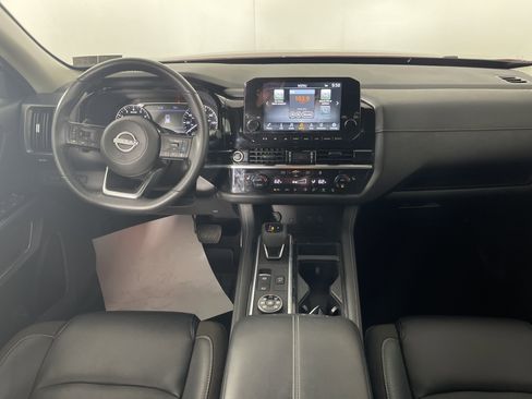 Used 2023 Nissan Pathfinder SL w/ Black Appearance Package image 27