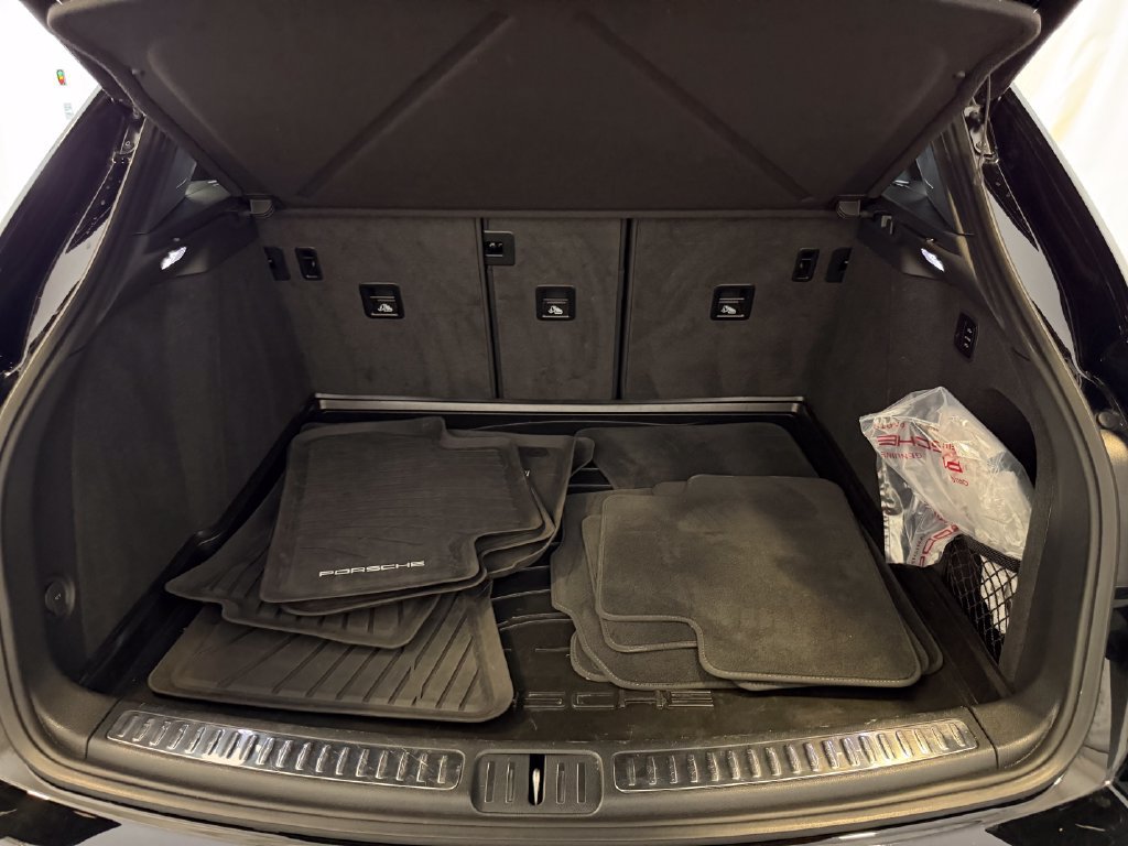 Certified 2023 Porsche Macan GTS AWD/4WD image 28