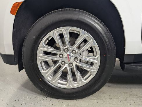 Used 2024 GMC Yukon SLT image 9
