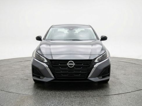 Used 2025 Nissan Altima 2.5 SV image 2