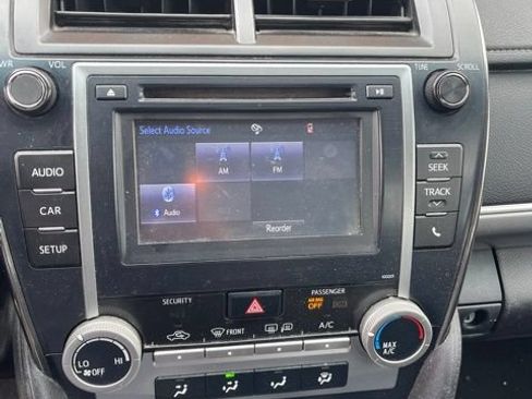 Used 2014 Toyota Camry SE FWD image 8