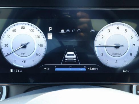 New 2025 Hyundai Elantra Limited image 10