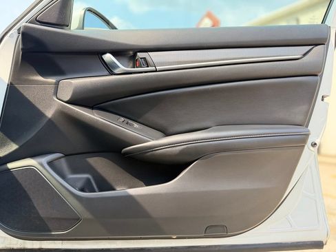 Used 2018 Honda Accord Sport image 16