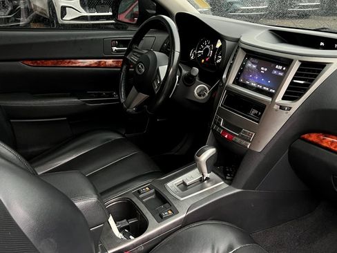 Used 2010 Subaru Outback 2.5i Limited image 9