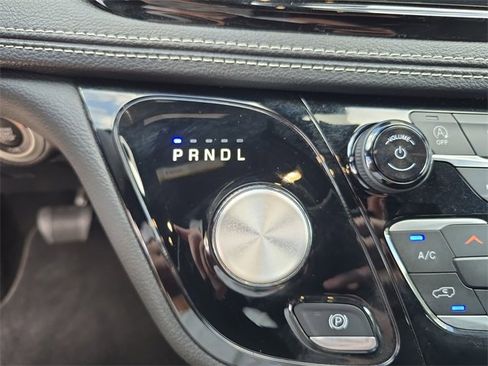 Certified 2024 Chrysler Pacifica Touring image 21