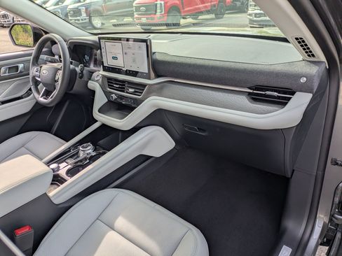 New 2026 Ford Explorer Platinum image 37