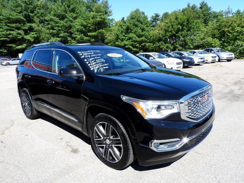 Used 2017 GMC Acadia Denali w/ Technology Package image 2