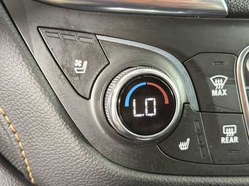 Used 2021 Chevrolet Equinox Premier FWD image 29