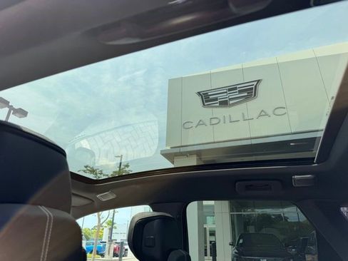 Certified 2025 Cadillac Optiq Sport 2 w/ LPO, Floor Liner Package AWD/4WD image 14