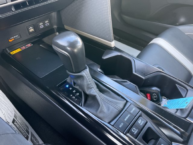 Used 2025 Toyota Camry SE FWD image 15