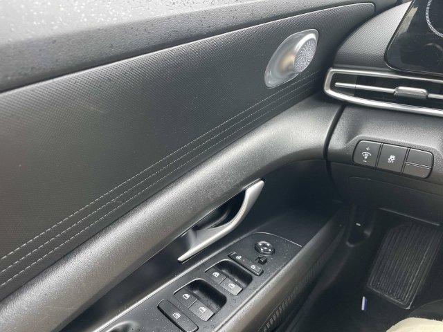 Used 2024 Hyundai Elantra SEL FWD image 33