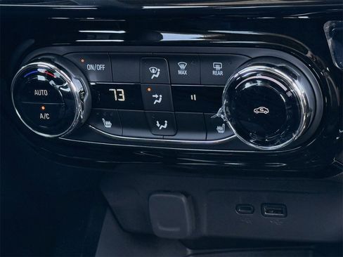 New 2026 Chevrolet Trax RS w/ Sunroof Package image 18